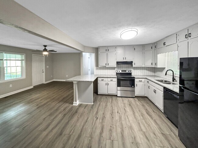 Building Photo - 4620 Sequoia Cir