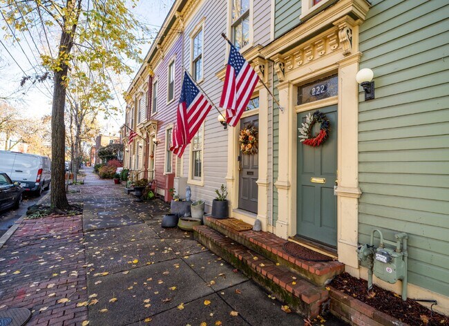 Photo - Historic Elegance in Old Town Alexandria Apartment