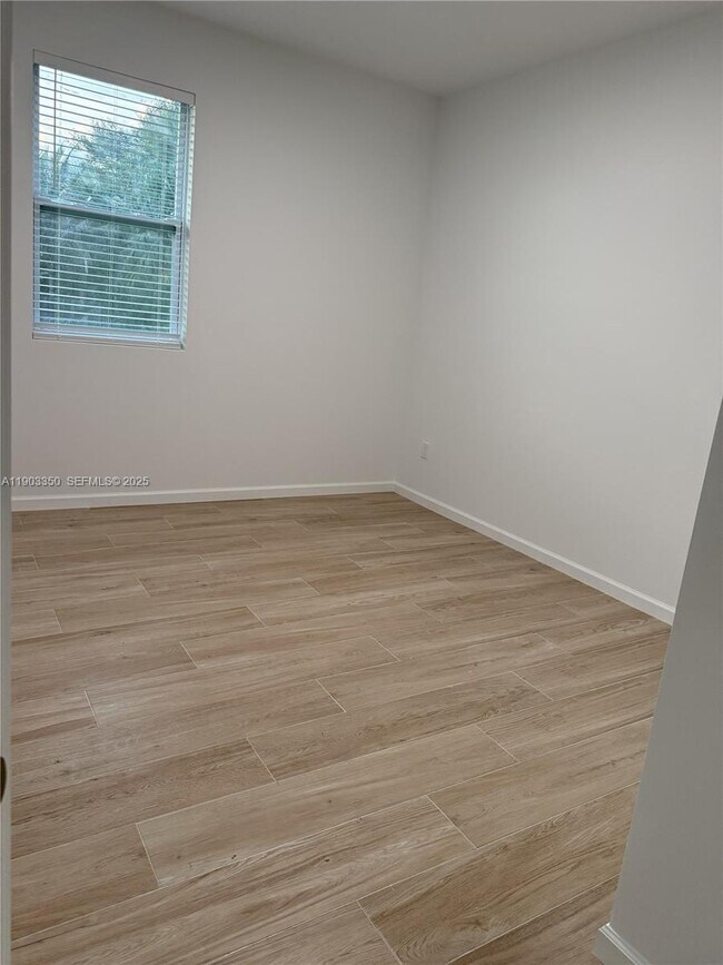 Foto del edificio - 4921 SW 164th Terrace