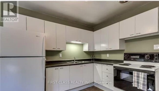Building Photo - 657 Sevilla Park Pl