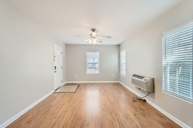 Foto del edificio - 224 E Boyd St