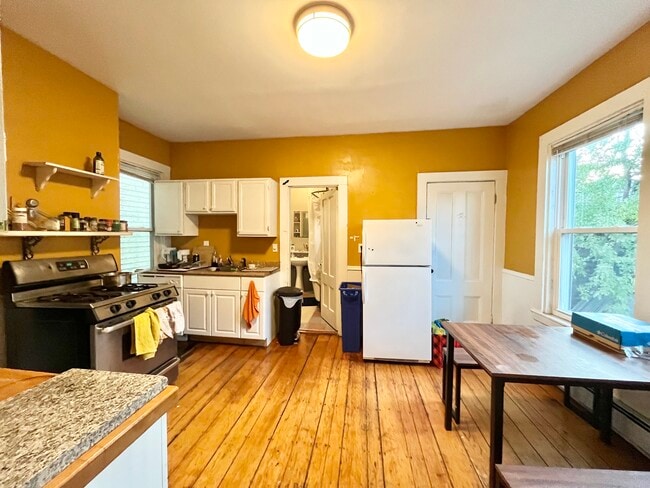 Building Photo - 44 Delle Ave