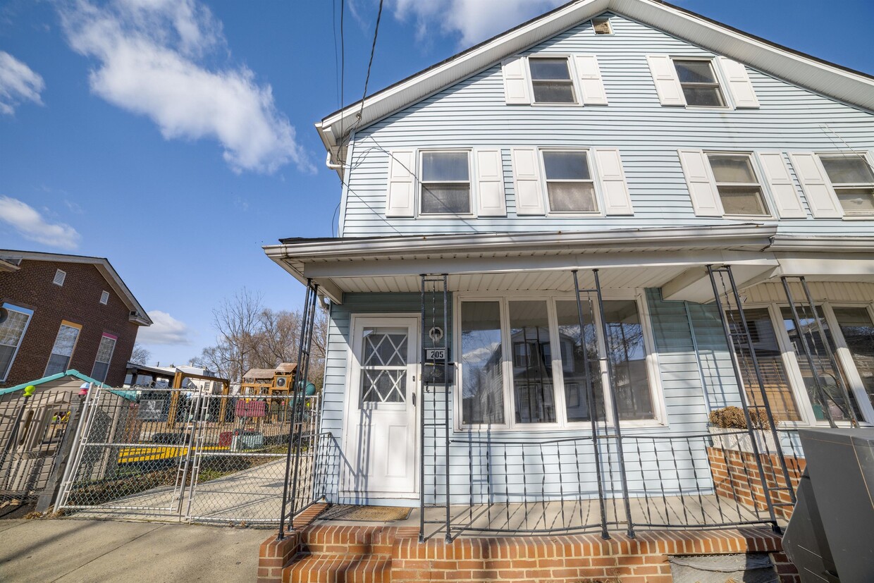 Primary Photo - 205 Clarkson St