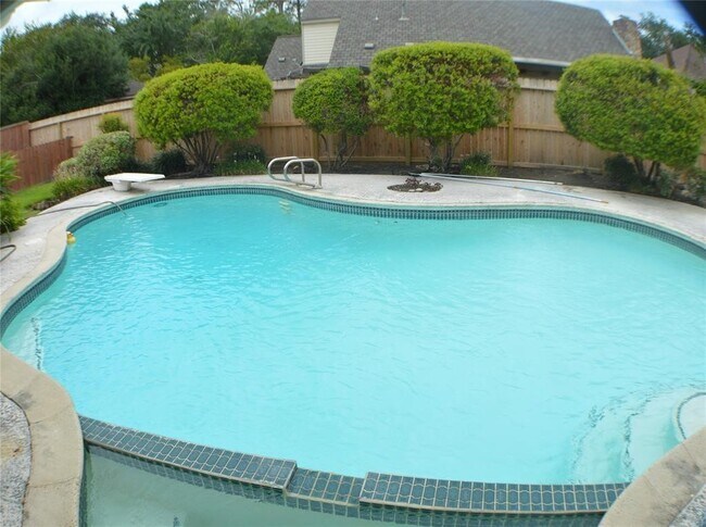Foto del edificio - 1310 S Kirkwood Rd