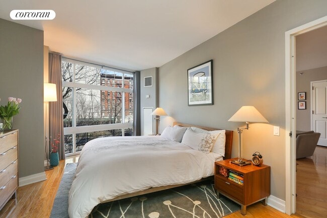 Building Photo - 272 W 107th St