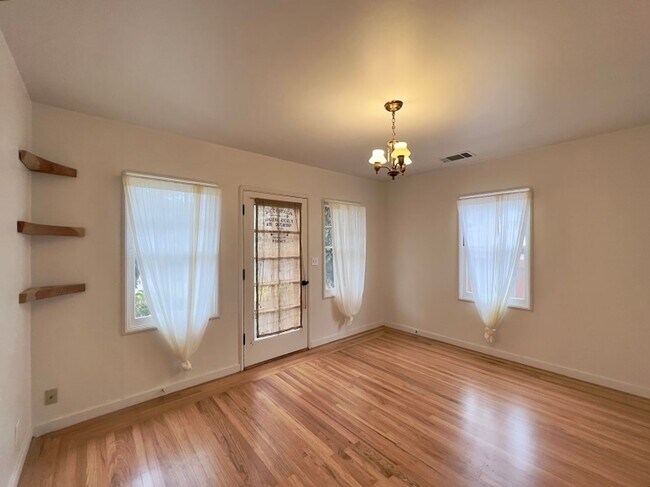 Foto del edificio - Cute and Cozy Two Bedroom Napa Home Close ...