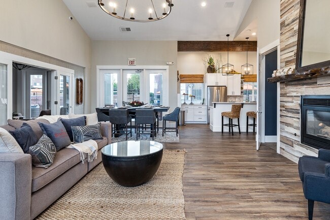 Building Photo - Renaissance at Hobble Creek