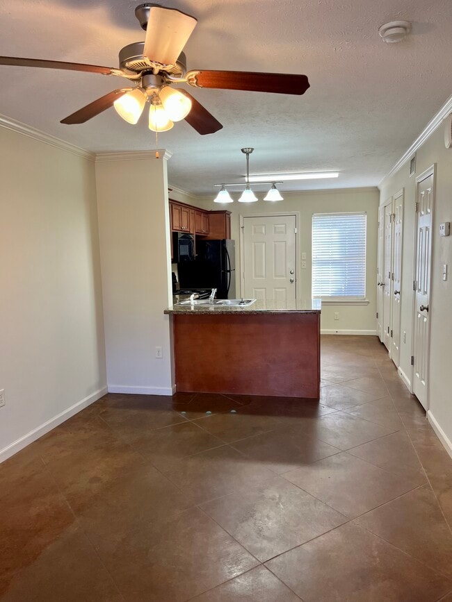 Building Photo - 1530 Davis St