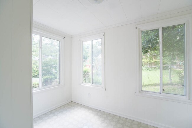 Foto del edificio - 8403 Garland Ave