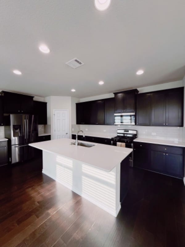 Building Photo - 7517 Saginaw Dr