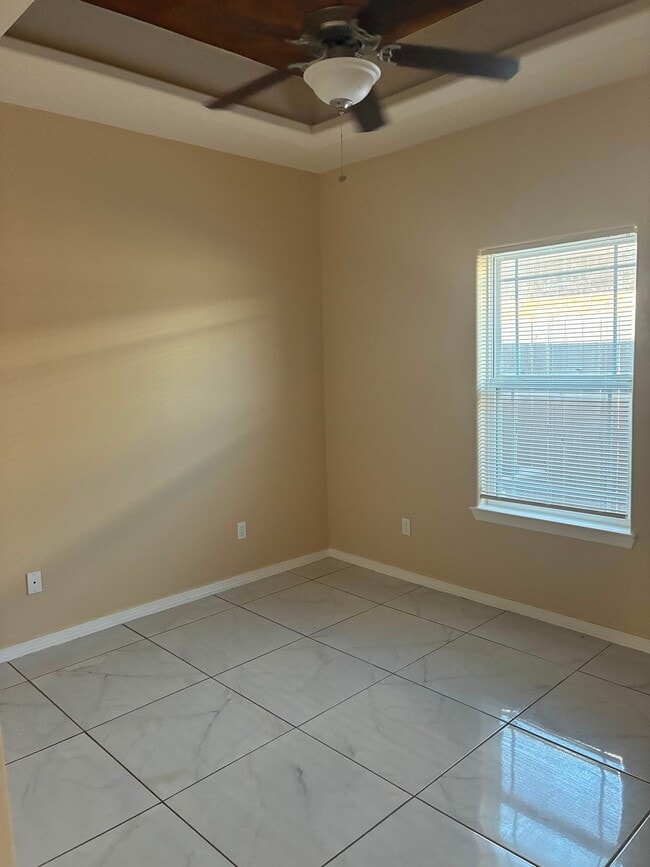 Building Photo - 3012 Basil Dr