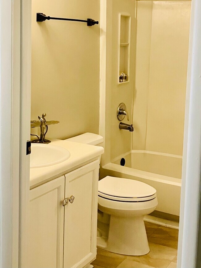 Foto del edificio - 7734 Kingsberry Ct