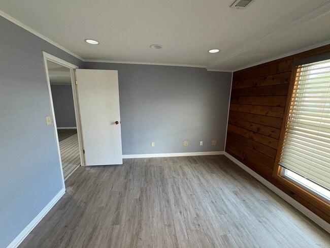 Building Photo - 661 Reynoldswood Rd