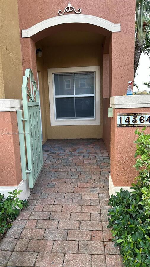 Foto del edificio - 14364 SW 11th St