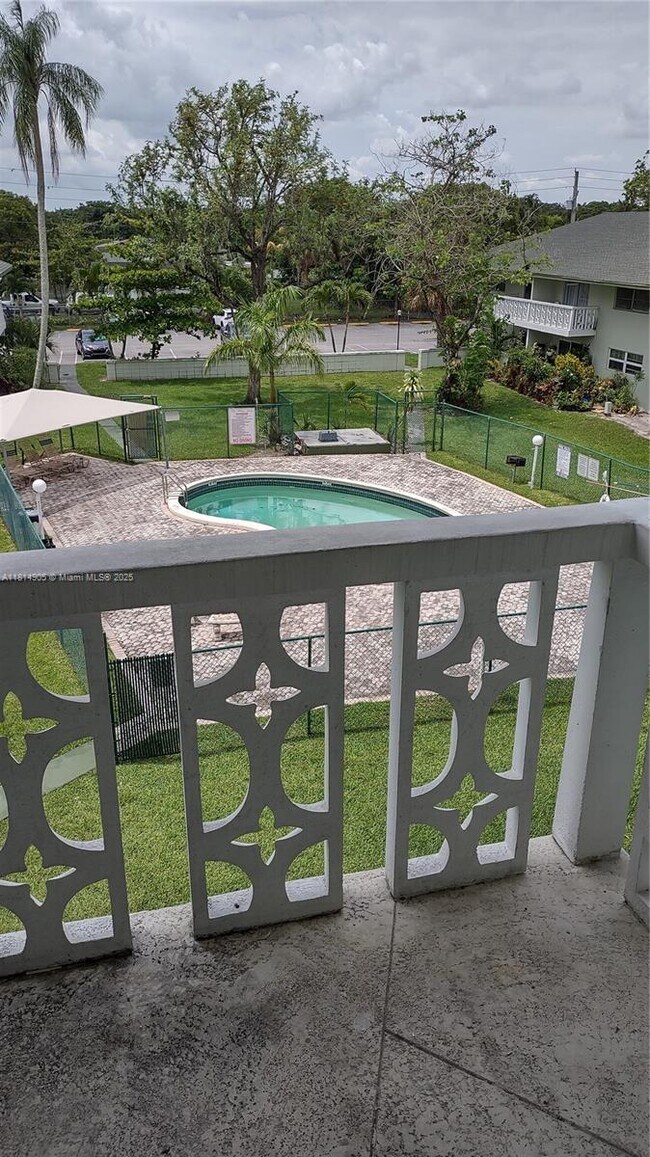 Foto del edificio - 4200 NW 3rd Ct