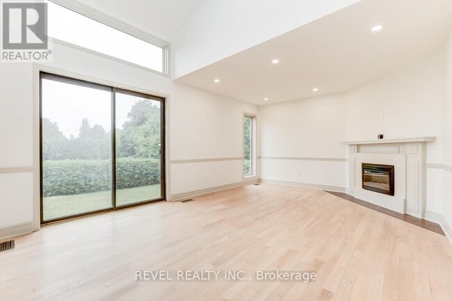 Building Photo - 5 Sandhurst Ct