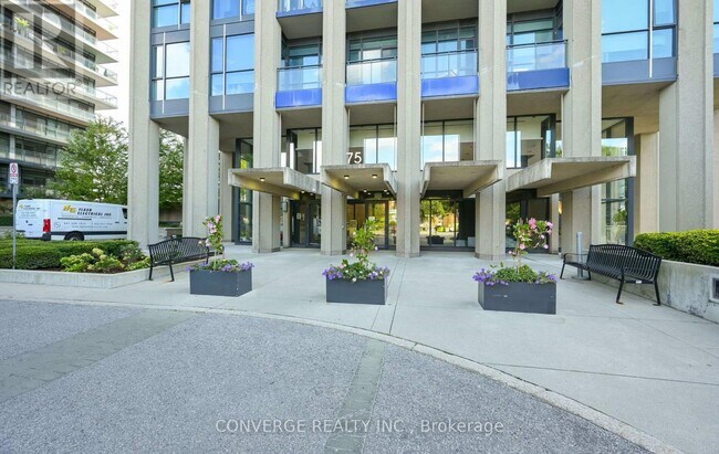 Building Photo - 75 The Donway W