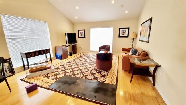 Foto del edificio - 2302 Robinhood St