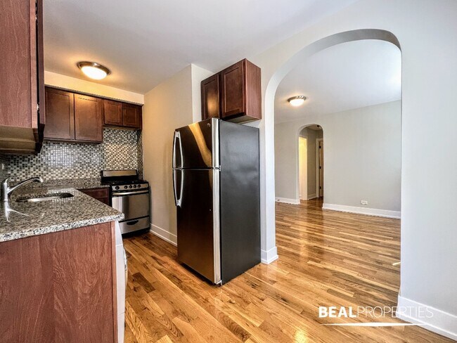 Building Photo - 556 W Arlington Pl