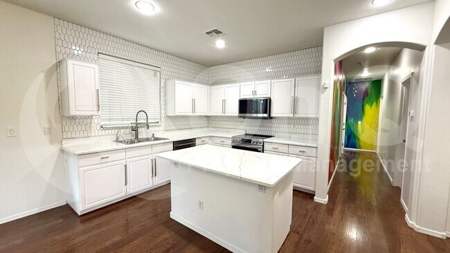 Building Photo - 4927 W Magdalena Ln