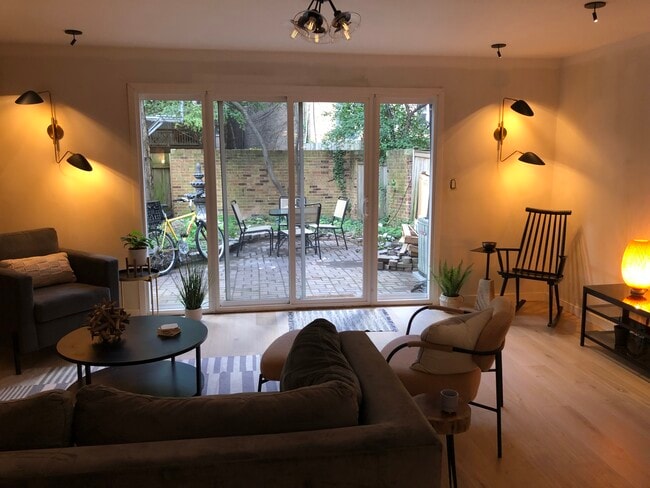 Living and private patio - 588 W Hawthorne Plz