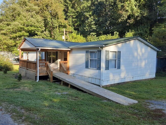 Building Photo - Double wide in Riner, 3 BR / 2 BA Availabl...