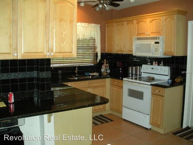 Building Photo - 871 74th Ave N