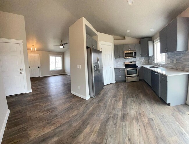 Foto del edificio - Welcome to this charming 3-bedroom, 2-bath...