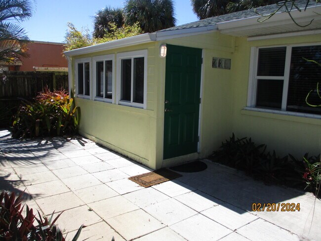 Building Photo - 4803 S Indian River Dr
