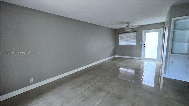 Building Photo - 960 Crystal Lake Dr