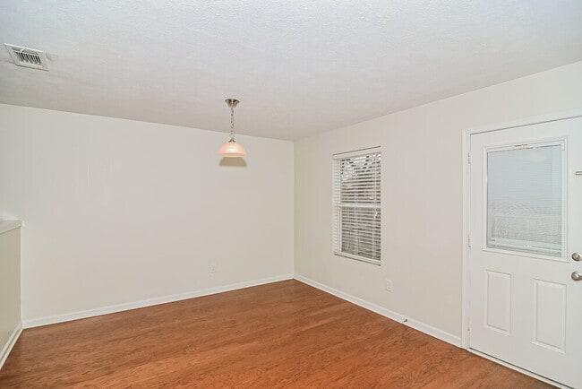 Foto del edificio - 2716 Miranda Dr