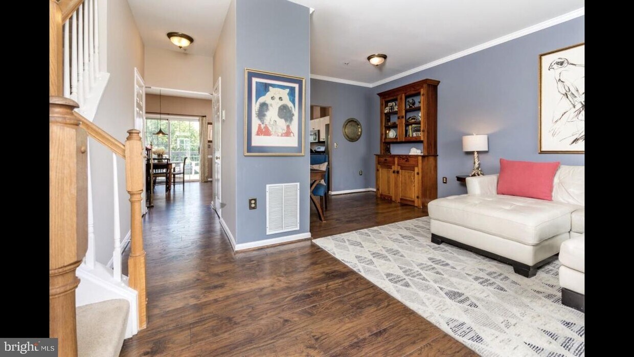 Primary Photo - 2546 Selkirk Ct