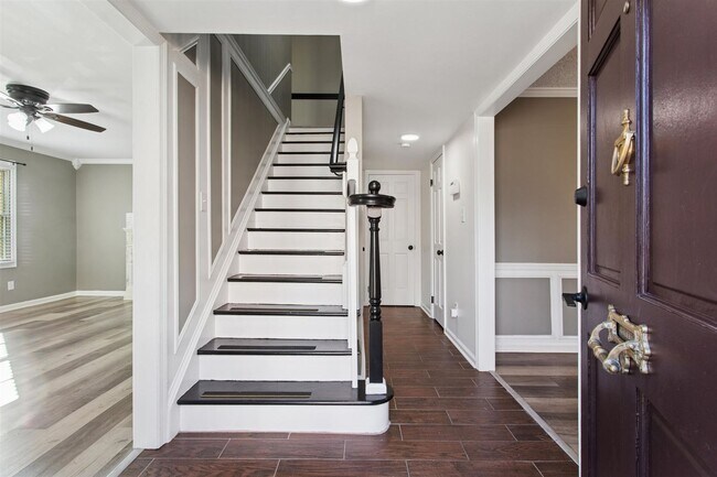 Foto del edificio - End-Unit 3BR Townhome Courthouse Green Near Fort Eustis