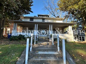 Building Photo - 666 N Spring St