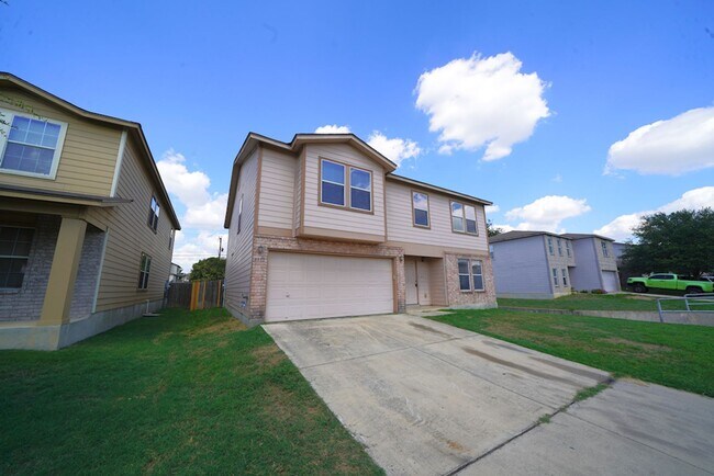 Foto del edificio - Charming 4-Bedroom, 2.5-Bathroom Home in C...