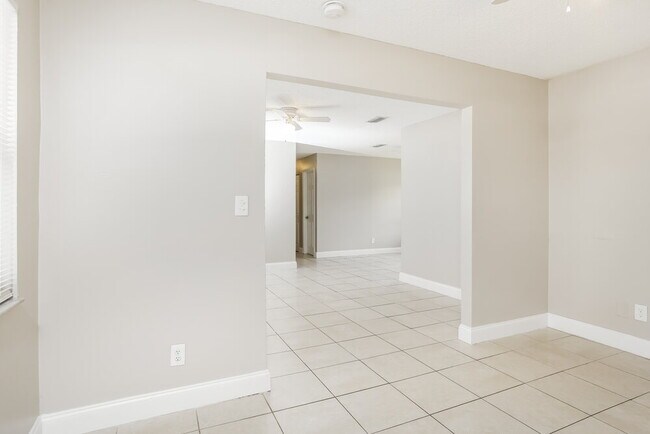 Foto del edificio - 4620 SW 23rd St