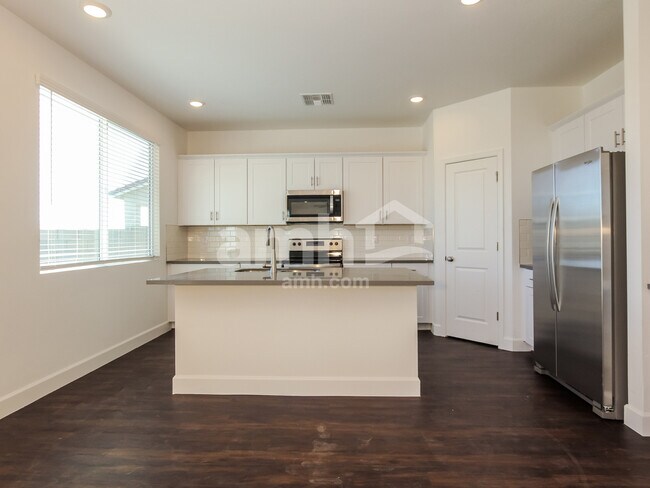 Building Photo - 8959 N 171st Dr