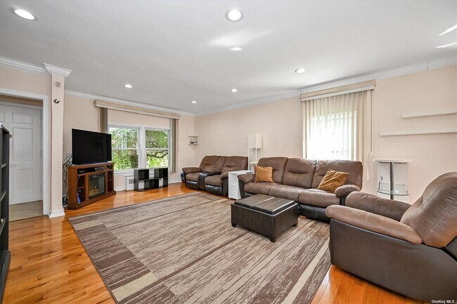 Foto del edificio - 76-54-76169 169th St