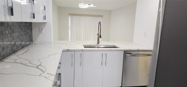 Foto del edificio - 8010 N Colony Cir
