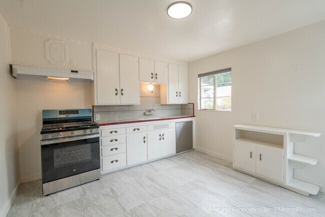 Building Photo - 16375 W La Chiquita Ave