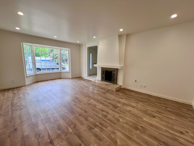 Building Photo - 1466 Las Positas Pl