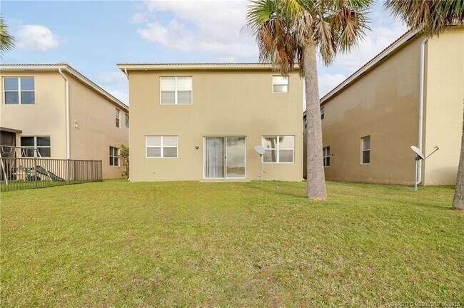 Building Photo - 979 NW Leonardo Cir