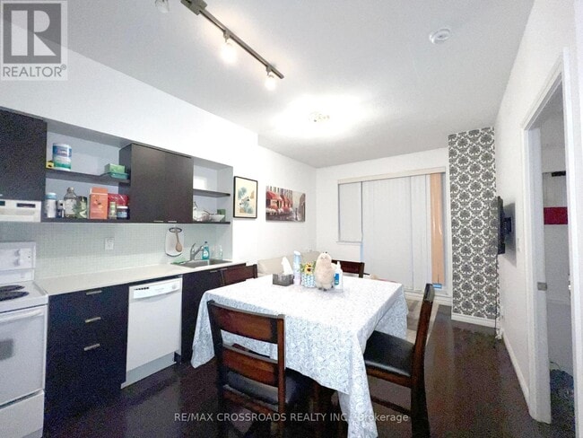 Building Photo - 35 Hayden St