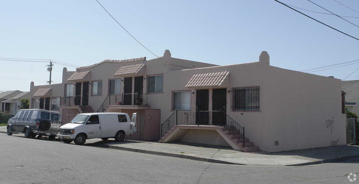 Primary Photo - 5801-5815 Eastlawn St