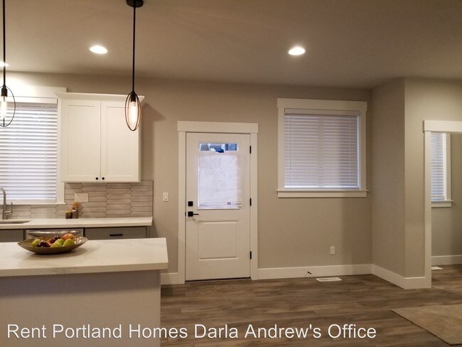 Building Photo - 3 br, 2.5 bath House - 12984 SE Market Street