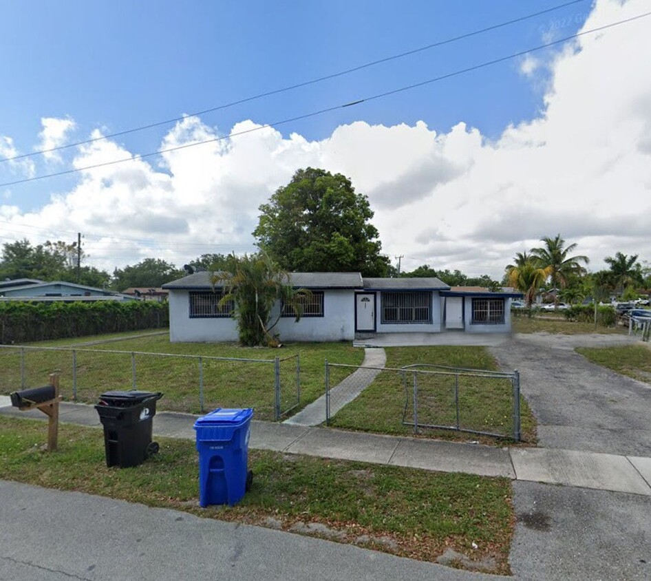 Primary Photo - Nice 5-2 house