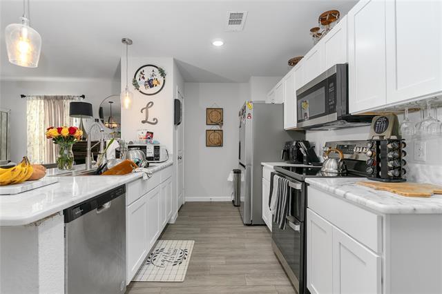 Building Photo - 845 Sugartree Dr