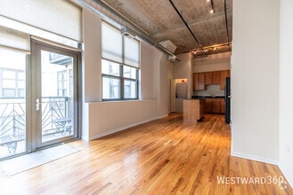 Building Photo - 758 N Larrabee St