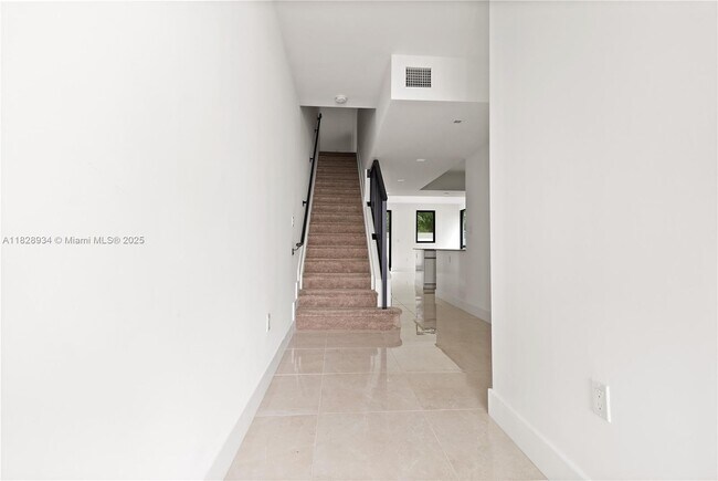 Foto del edificio - 4130 N Oak Pl