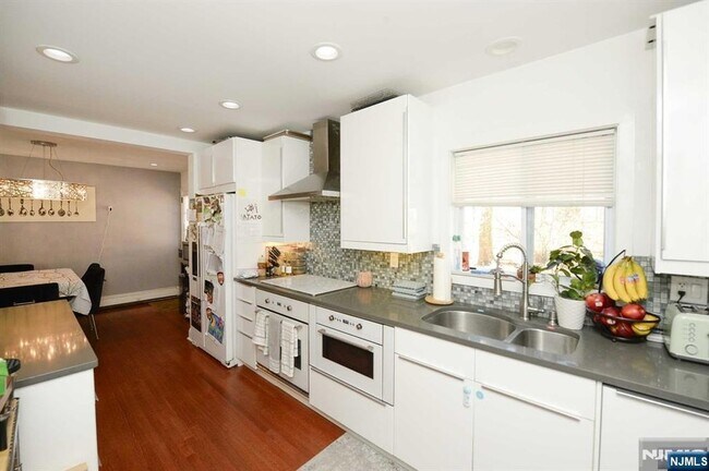 Foto del edificio - 38-41 Taylor Road Unit